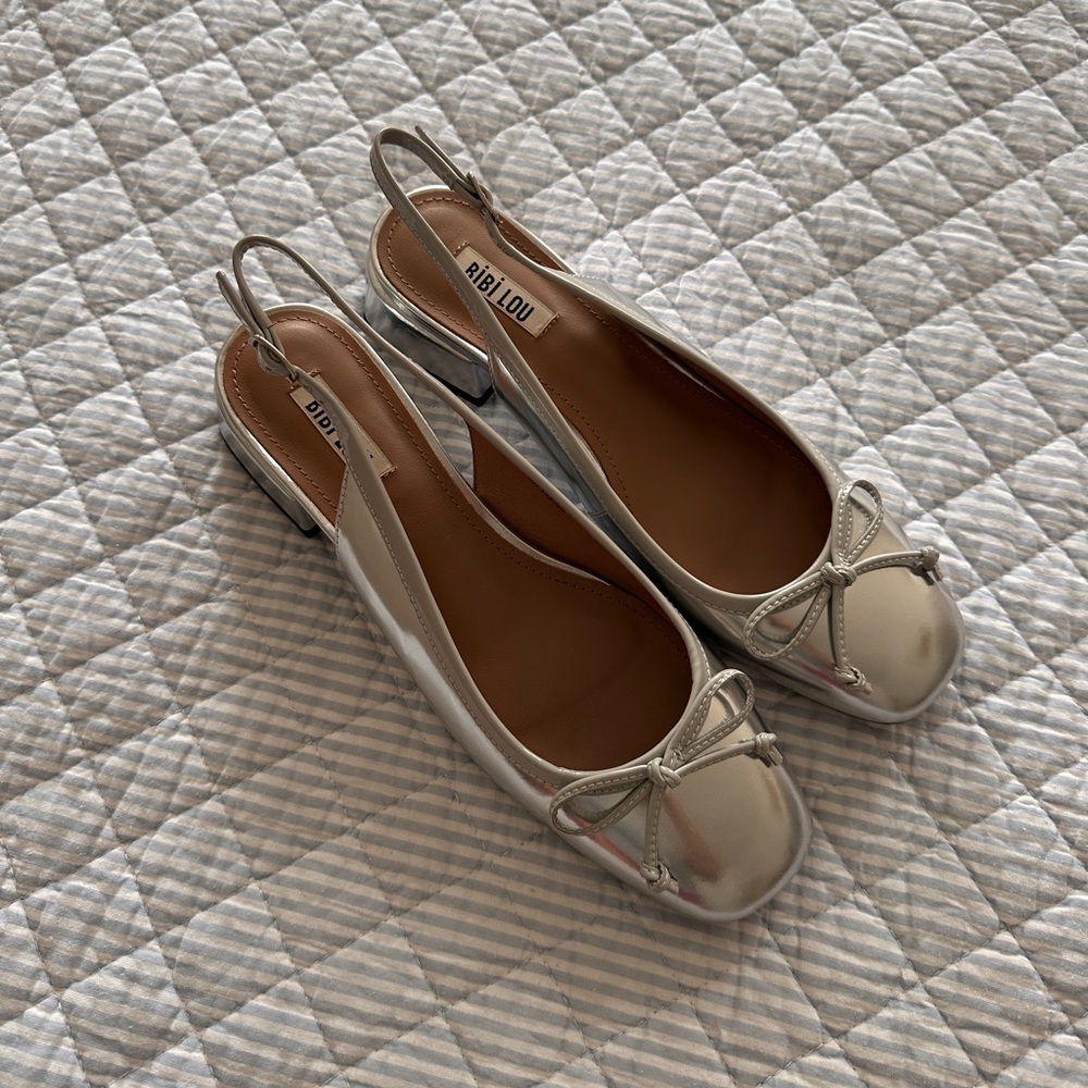 Anthropologie Bibi Lou NIB Suzy Silver Leather Slingback Heels